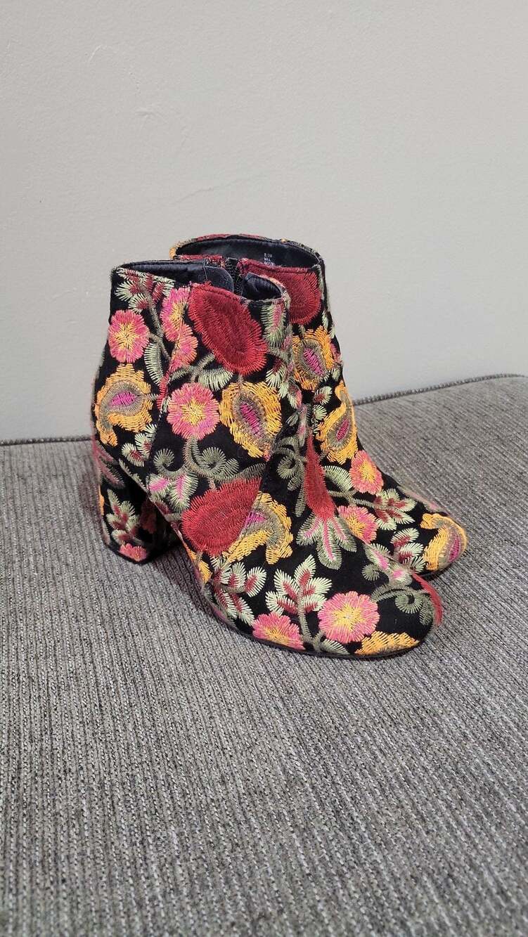 MIA Vail Floral Vintage-Inspired 90s